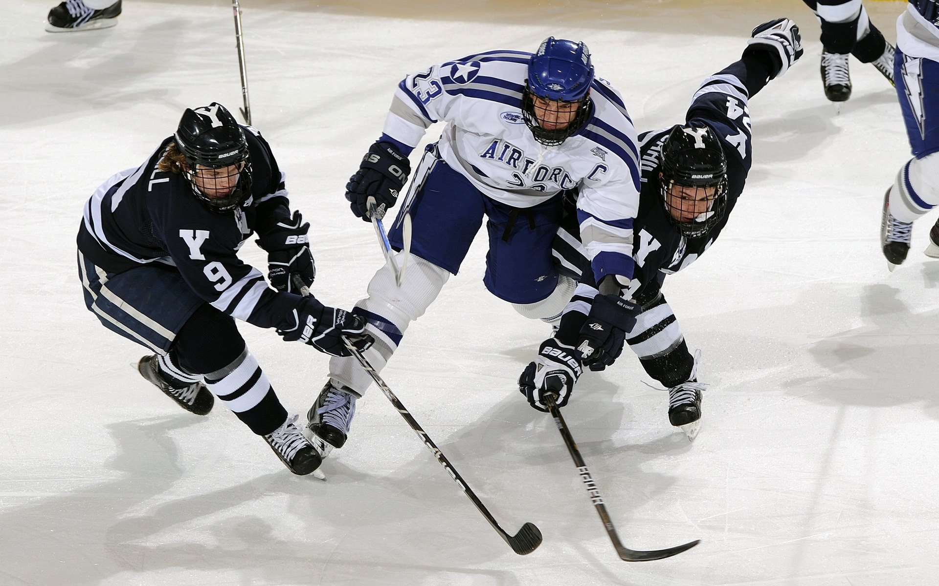 哈兰德赛点兑现，广州队淘汰本菲卡晋级四强，主帅激动落泪